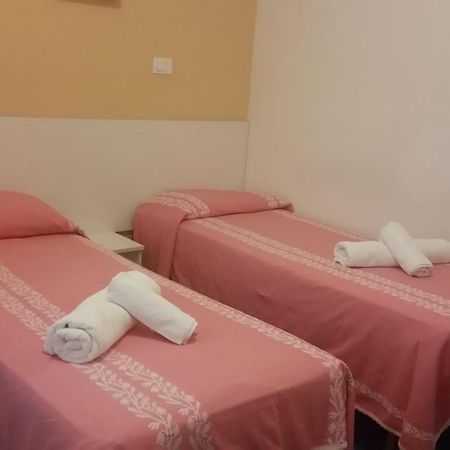 Hotel Manolita Римини Экстерьер фото