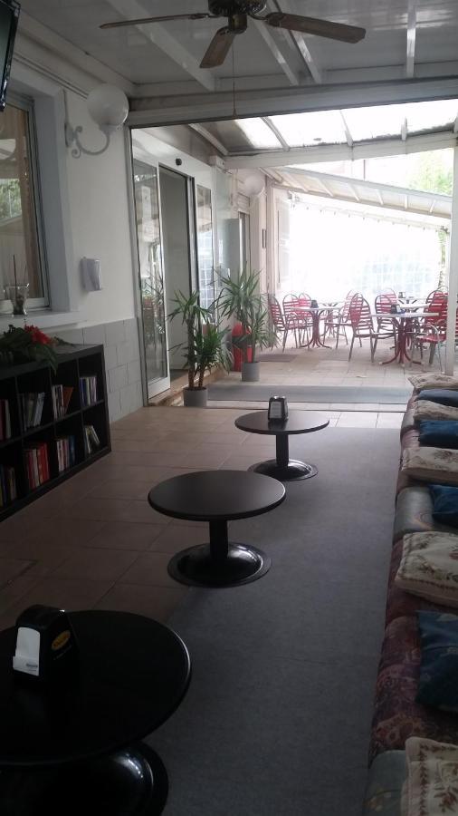 Hotel Manolita Римини Экстерьер фото