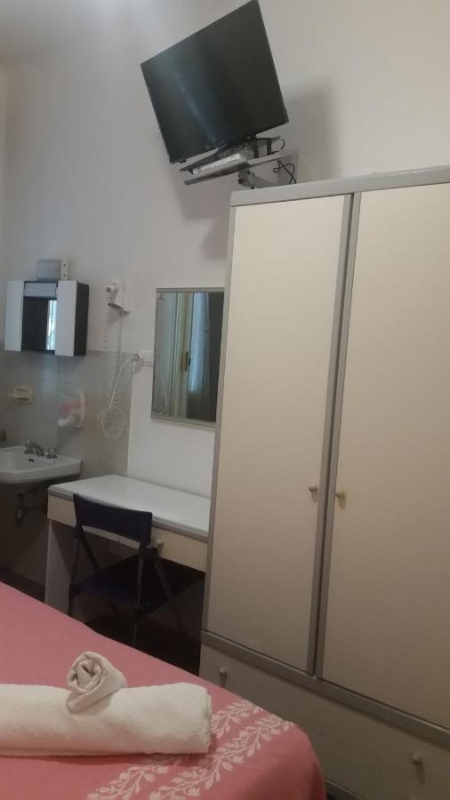 Hotel Manolita Римини Экстерьер фото
