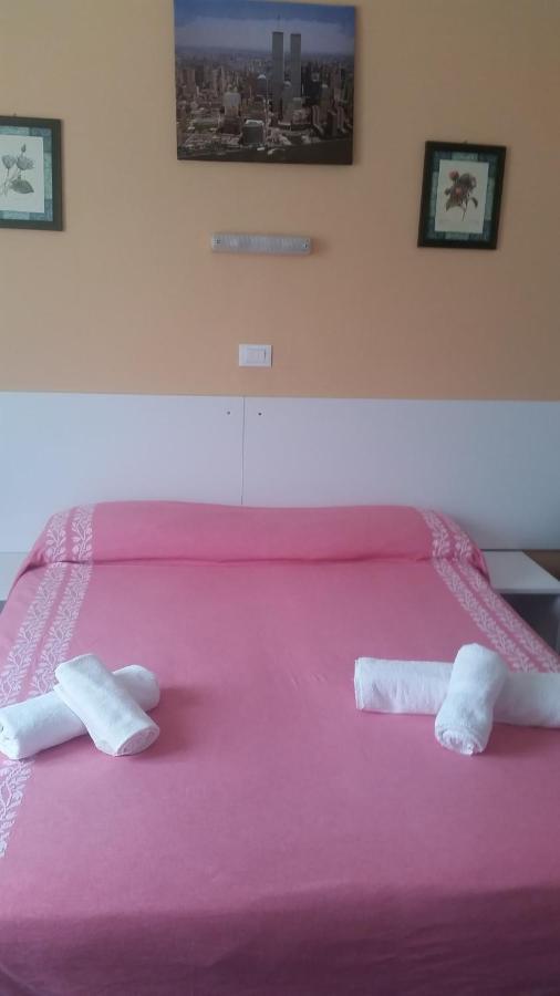 Hotel Manolita Римини Экстерьер фото