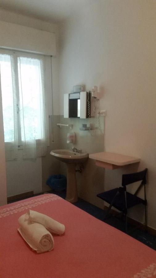 Hotel Manolita Римини Экстерьер фото