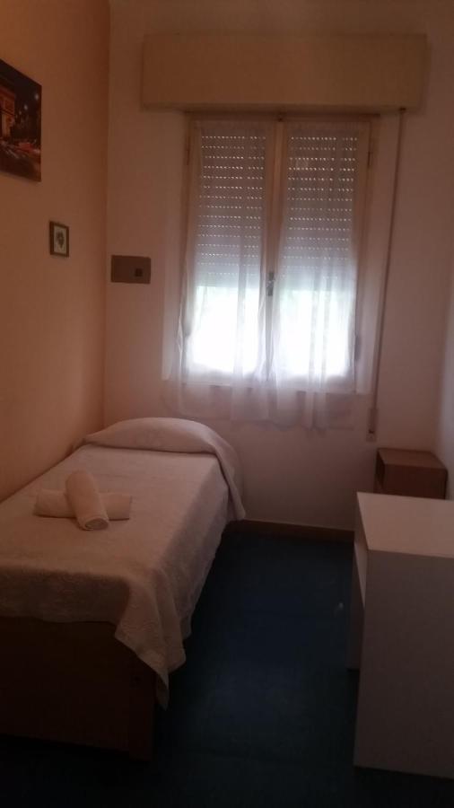 Hotel Manolita Римини Экстерьер фото