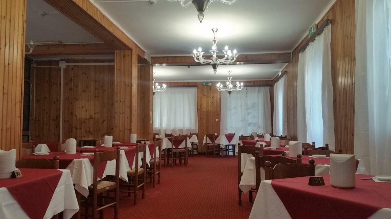 Hotel Manolita Римини Экстерьер фото