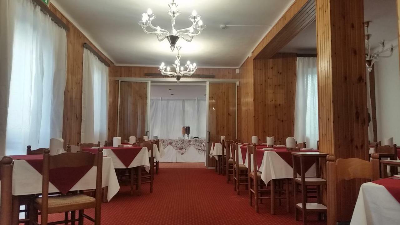 Hotel Manolita Римини Экстерьер фото