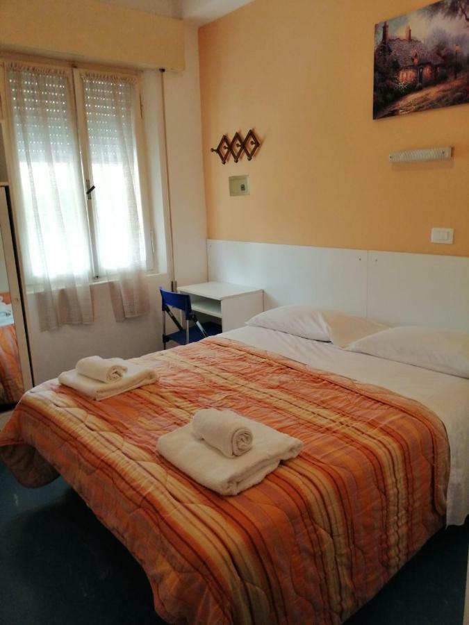 Hotel Manolita Римини Экстерьер фото