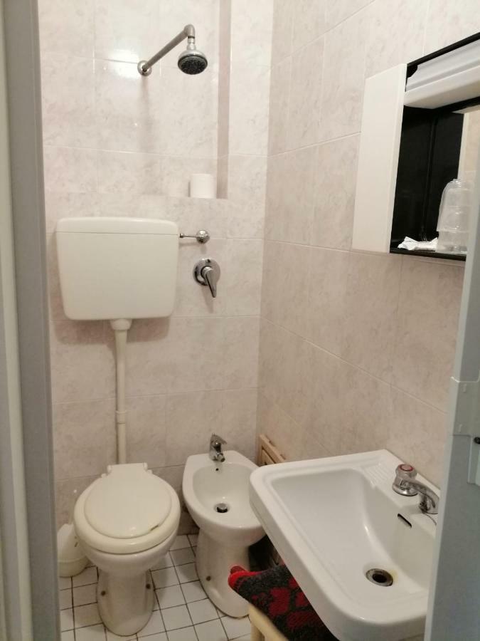 Hotel Manolita Римини Экстерьер фото