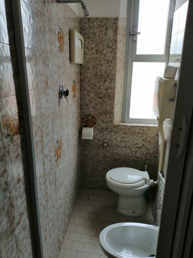 Hotel Manolita Римини Экстерьер фото