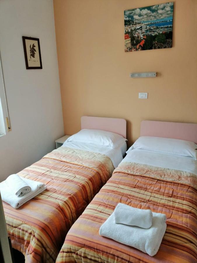 Hotel Manolita Римини Экстерьер фото