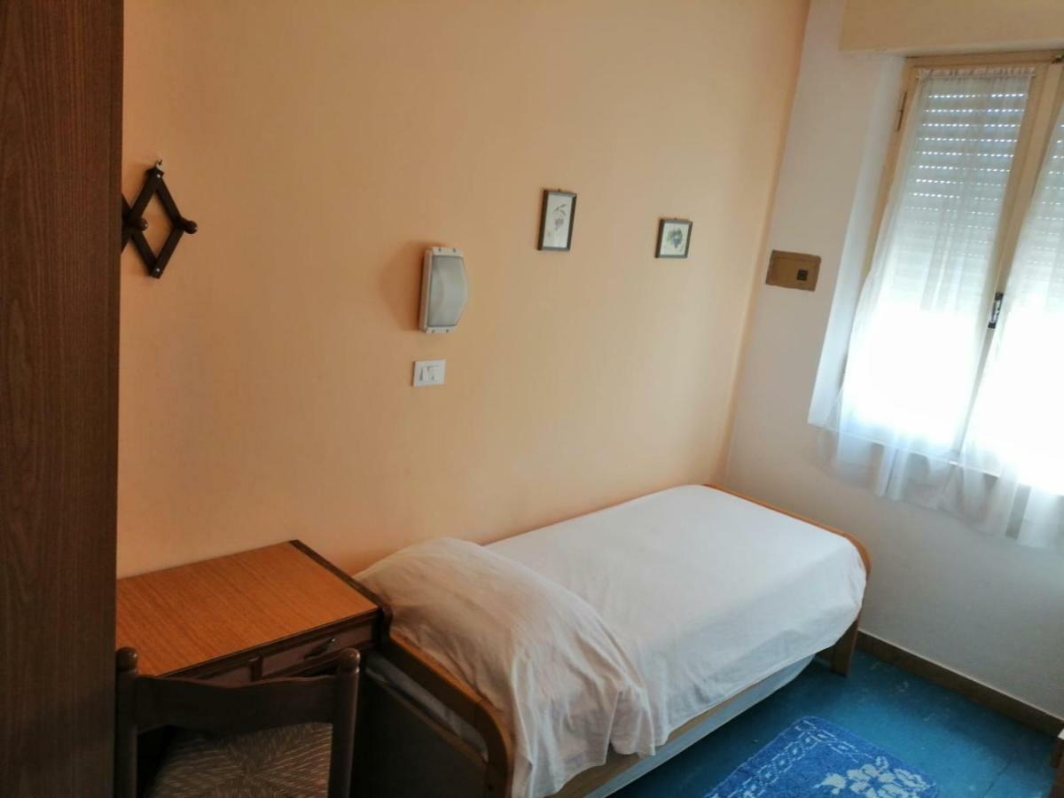 Hotel Manolita Римини Экстерьер фото